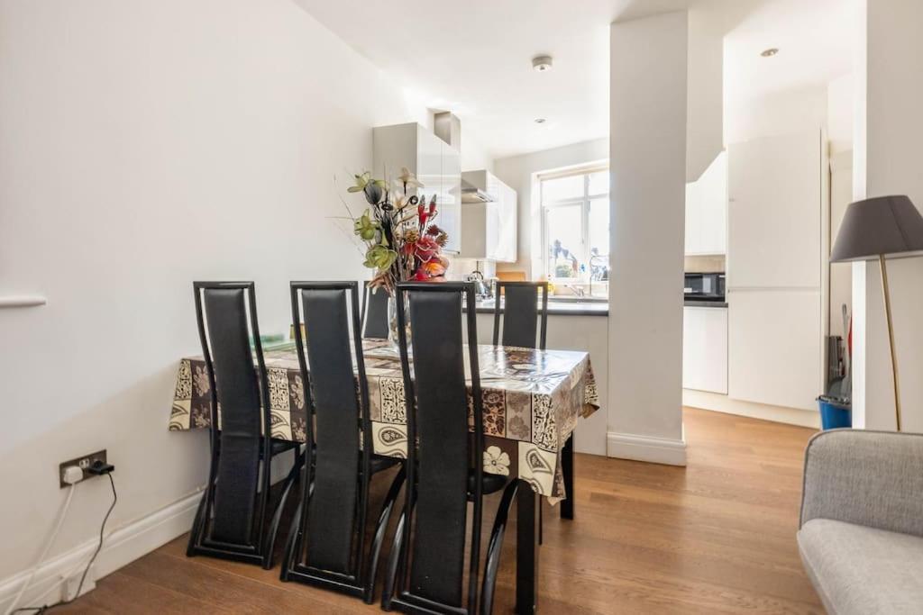Spacious 2 Bed 2 Bath Apartment With Free Parking For 2 Cars And Underground Station Zone 2 For Quick Access To Central London Up To 10 Guests 外观 照片