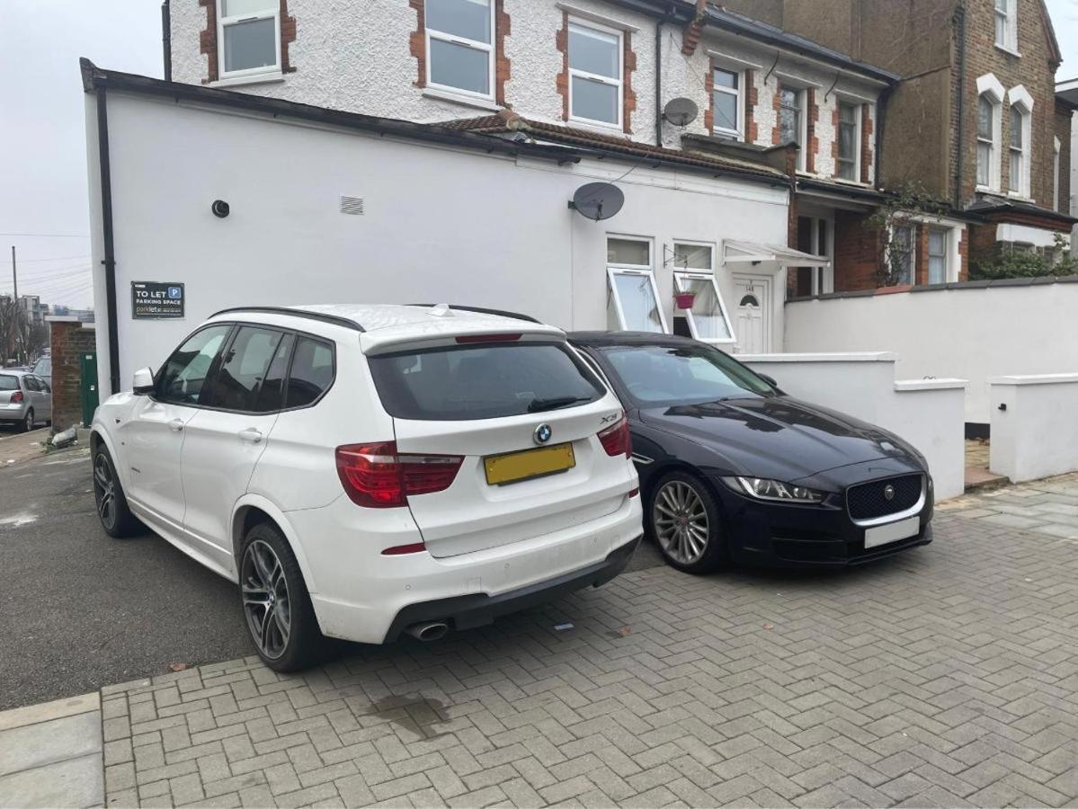 Spacious 2 Bed 2 Bath Apartment With Free Parking For 2 Cars And Underground Station Zone 2 For Quick Access To Central London Up To 10 Guests 外观 照片