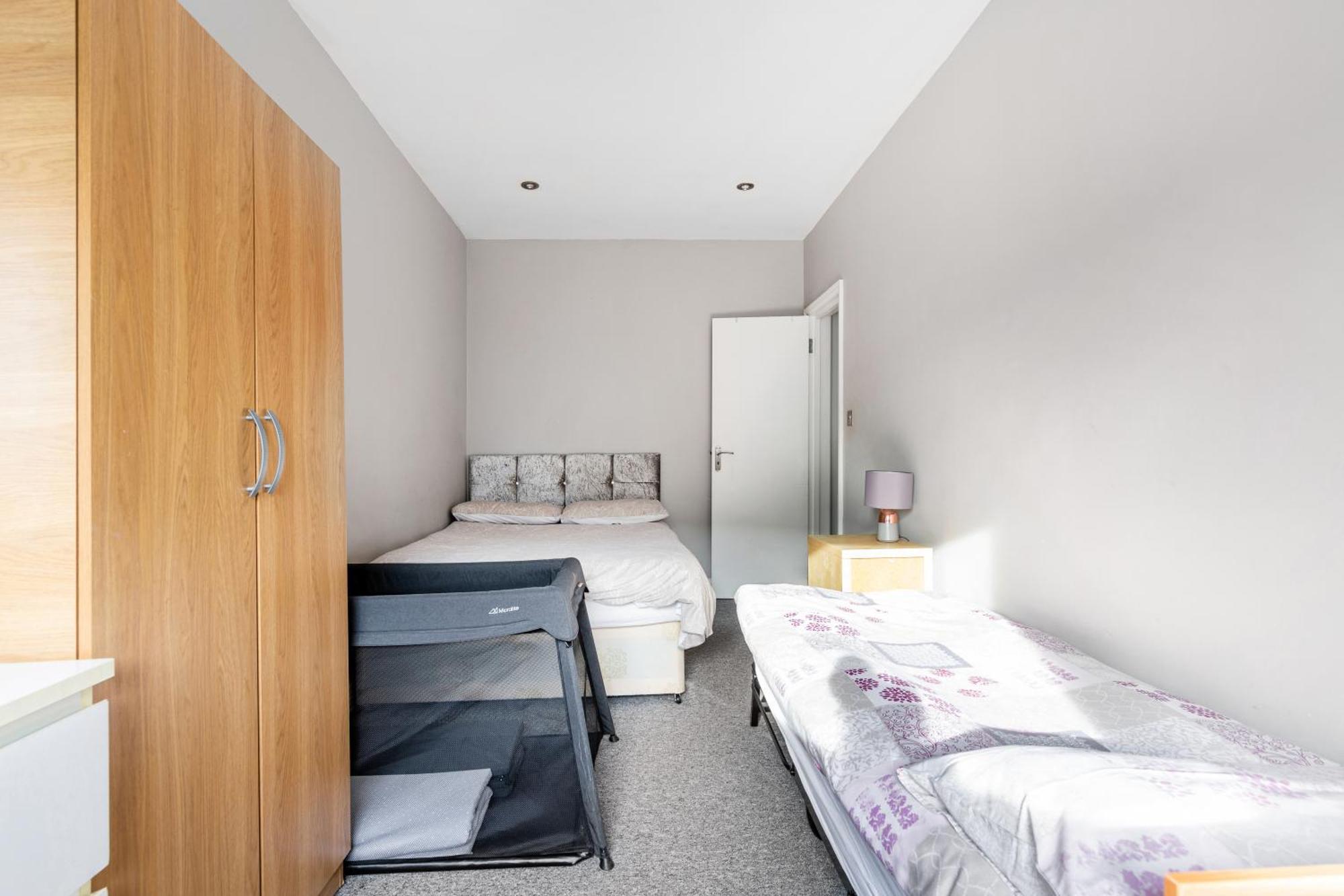Spacious 2 Bed 2 Bath Apartment With Free Parking For 2 Cars And Underground Station Zone 2 For Quick Access To Central London Up To 10 Guests 外观 照片