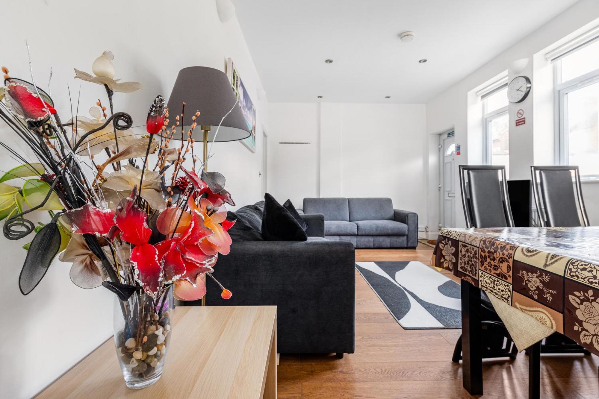 Spacious 2 Bed 2 Bath Apartment With Free Parking For 2 Cars And Underground Station Zone 2 For Quick Access To Central London Up To 10 Guests 外观 照片