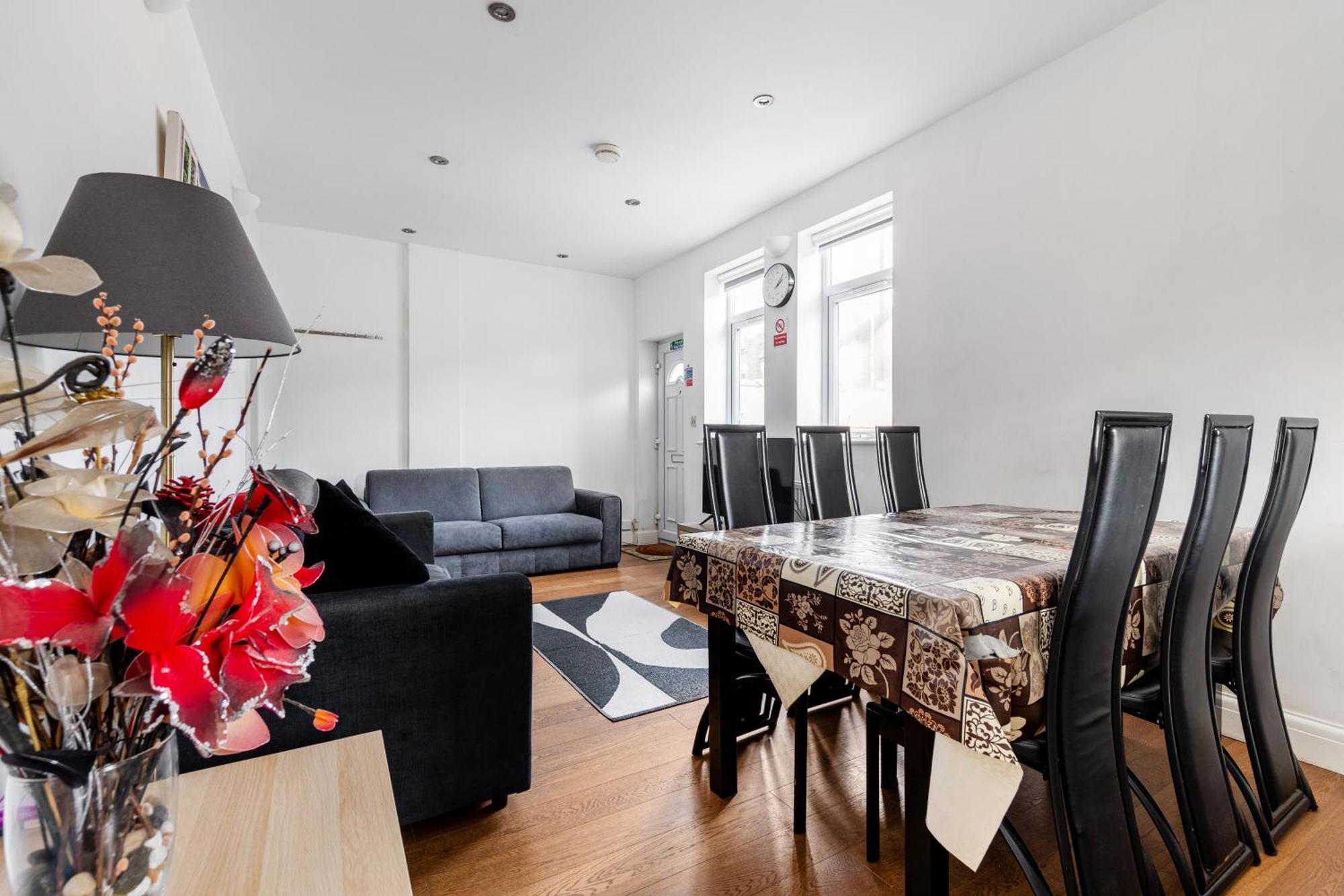 Spacious 2 Bed 2 Bath Apartment With Free Parking For 2 Cars And Underground Station Zone 2 For Quick Access To Central London Up To 10 Guests 外观 照片