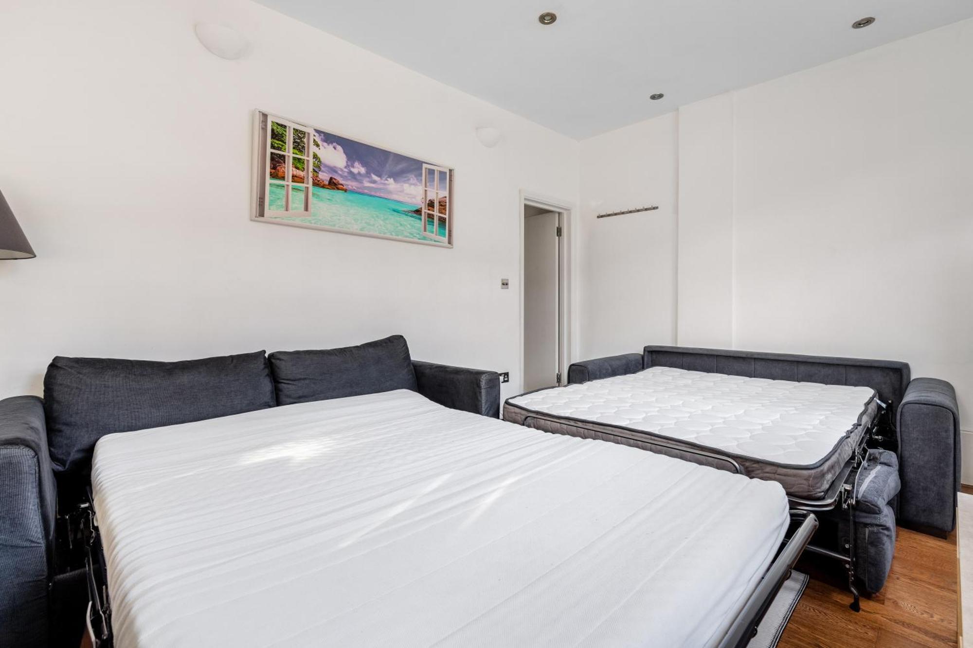 Spacious 2 Bed 2 Bath Apartment With Free Parking For 2 Cars And Underground Station Zone 2 For Quick Access To Central London Up To 10 Guests 外观 照片