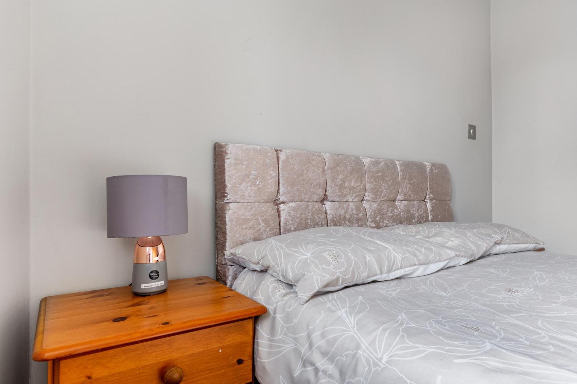 Spacious 2 Bed 2 Bath Apartment With Free Parking For 2 Cars And Underground Station Zone 2 For Quick Access To Central London Up To 10 Guests 外观 照片