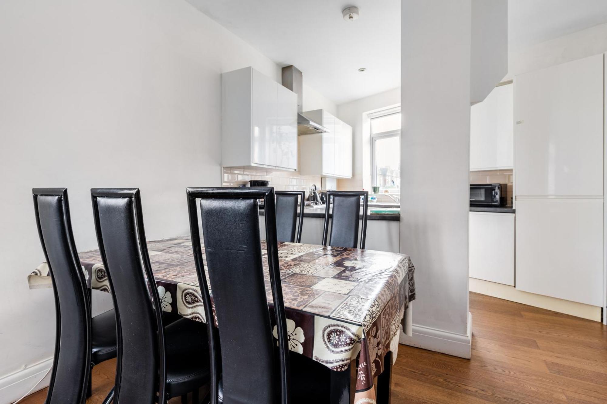 Spacious 2 Bed 2 Bath Apartment With Free Parking For 2 Cars And Underground Station Zone 2 For Quick Access To Central London Up To 10 Guests 外观 照片