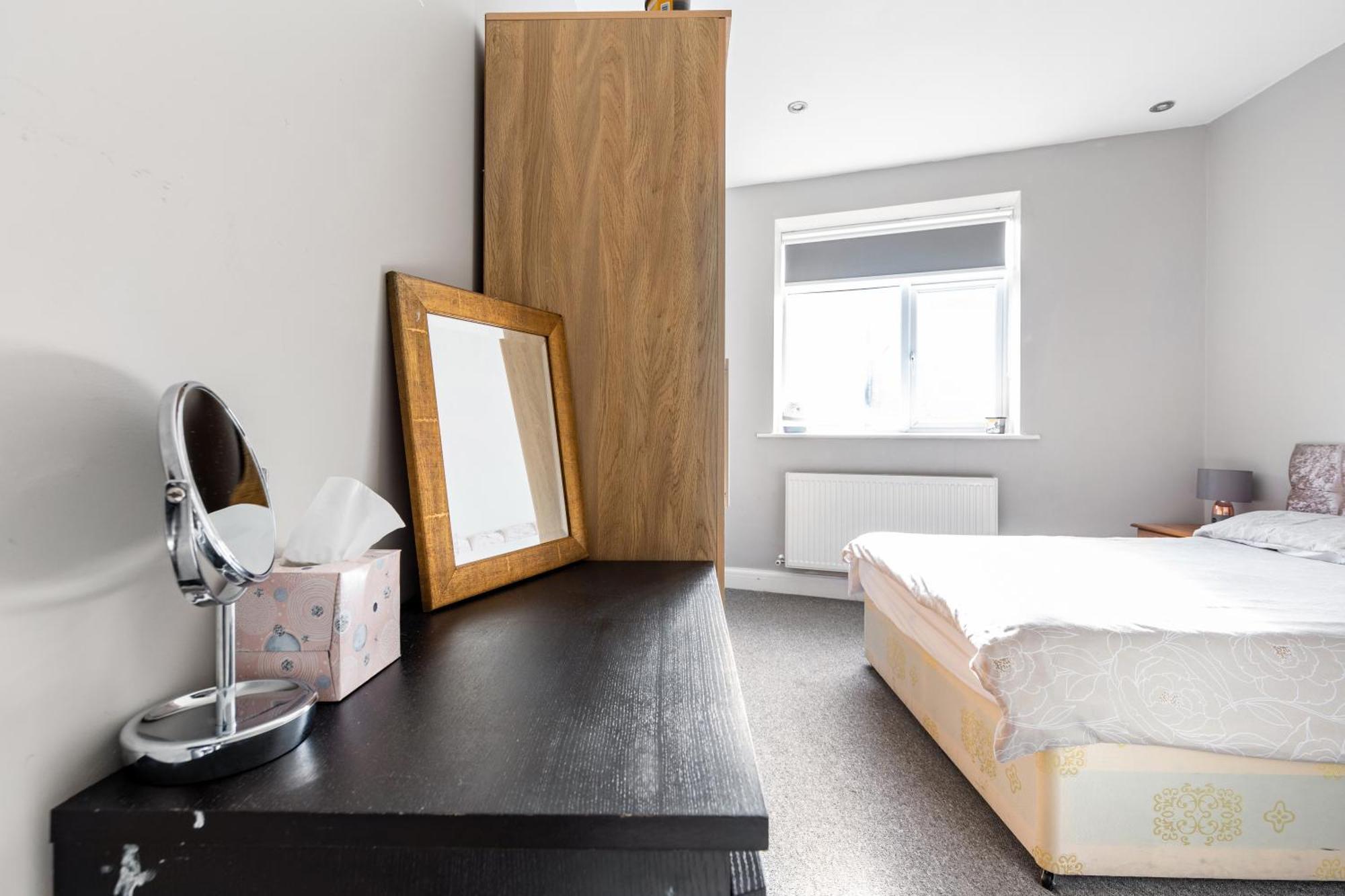 Spacious 2 Bed 2 Bath Apartment With Free Parking For 2 Cars And Underground Station Zone 2 For Quick Access To Central London Up To 10 Guests 外观 照片