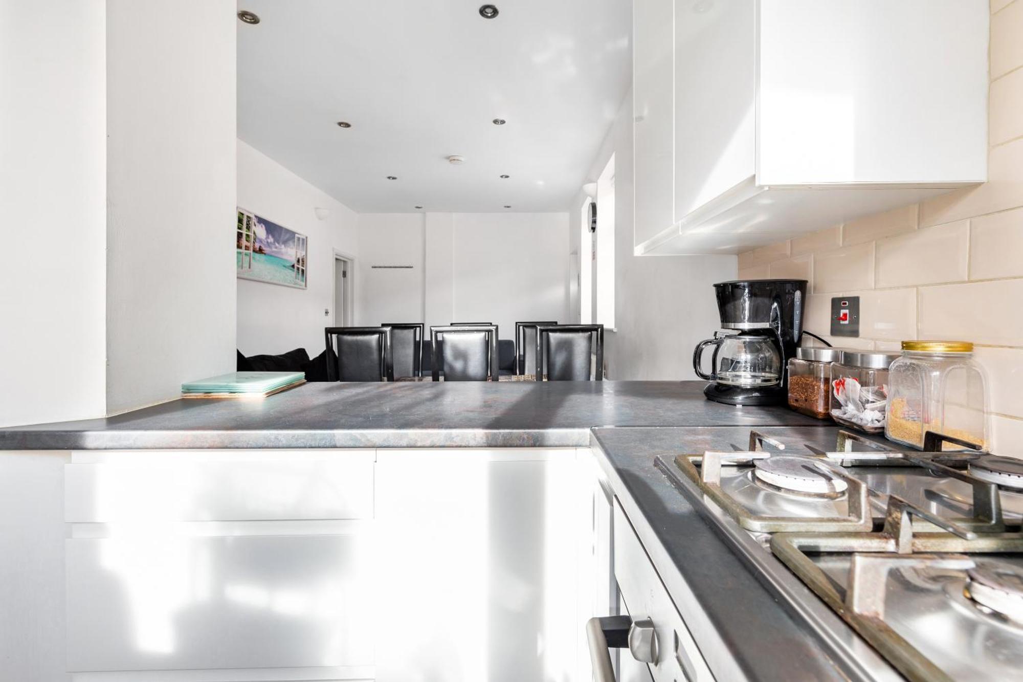 Spacious 2 Bed 2 Bath Apartment With Free Parking For 2 Cars And Underground Station Zone 2 For Quick Access To Central London Up To 10 Guests 外观 照片