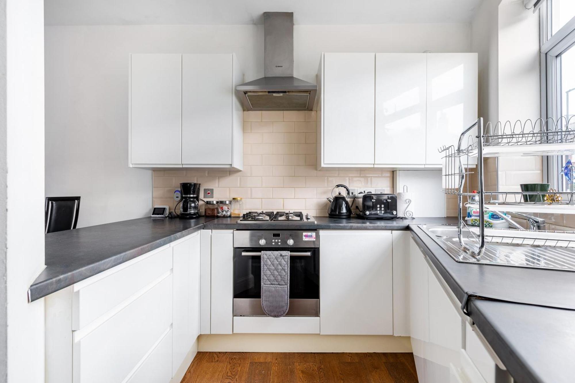 Spacious 2 Bed 2 Bath Apartment With Free Parking For 2 Cars And Underground Station Zone 2 For Quick Access To Central London Up To 10 Guests 外观 照片