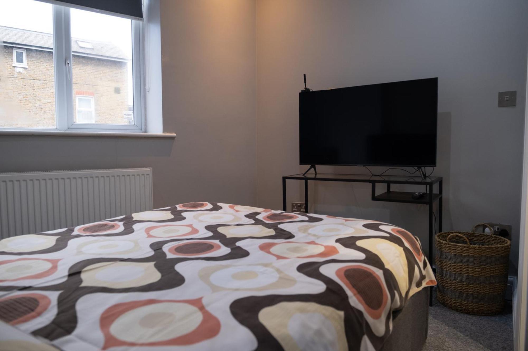 Spacious 2 Bed 2 Bath Apartment With Free Parking For 2 Cars And Underground Station Zone 2 For Quick Access To Central London Up To 10 Guests 外观 照片