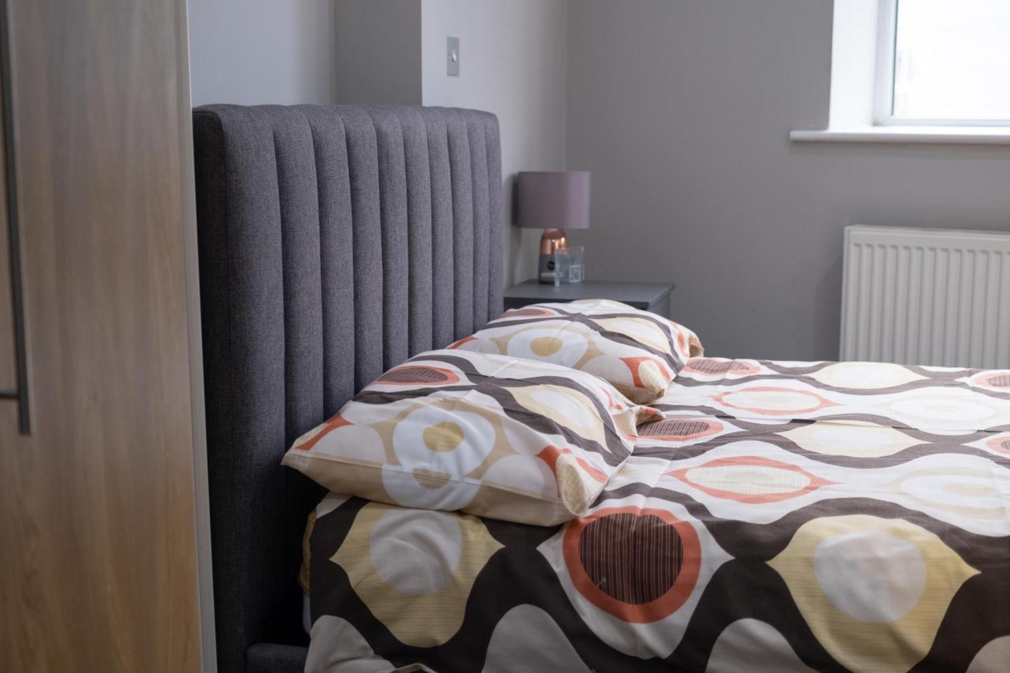 Spacious 2 Bed 2 Bath Apartment With Free Parking For 2 Cars And Underground Station Zone 2 For Quick Access To Central London Up To 10 Guests 外观 照片