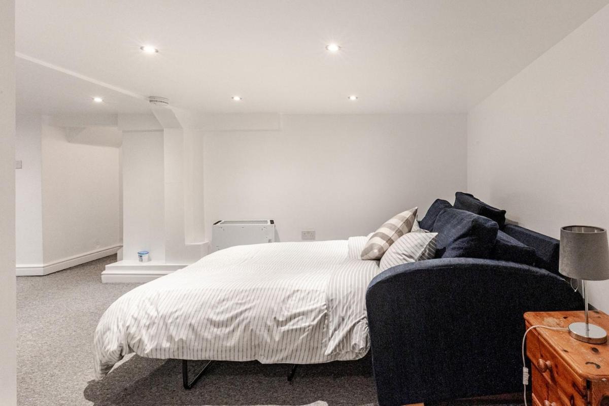 Spacious 2 Bed 2 Bath Apartment With Free Parking For 2 Cars And Underground Station Zone 2 For Quick Access To Central London Up To 10 Guests 外观 照片