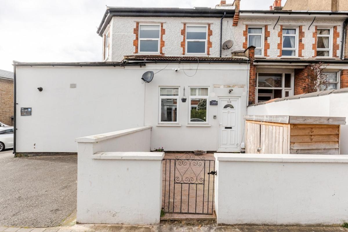 Spacious 2 Bed 2 Bath Apartment With Free Parking For 2 Cars And Underground Station Zone 2 For Quick Access To Central London Up To 10 Guests 外观 照片